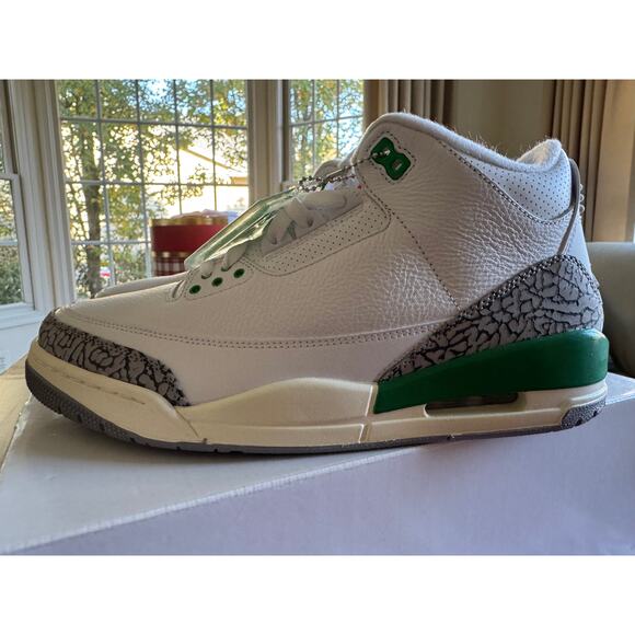Air Jordan 3 Retro “Lucky Green” – New in Box – Perfect Gift  (W12 / M10.5) - Picture 2 of 6